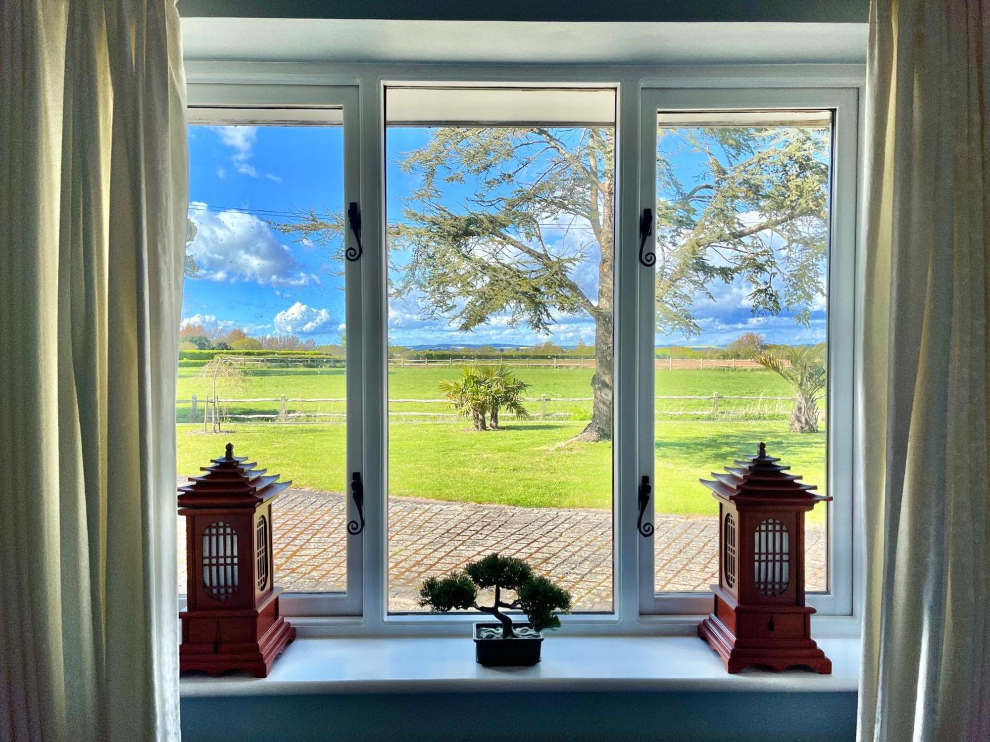 Stay At 'The Elms' In Tranquil Church Norton, Selsey - Ground Floor Bedroom, Own Private Bathroom, Quiet Beach, 2 Acre Garden By The Sea, On Edge Of Wildlife Nature Reserve Экстерьер фото